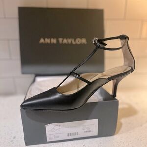 Ann Taylor•Leather Pumps•Size 8